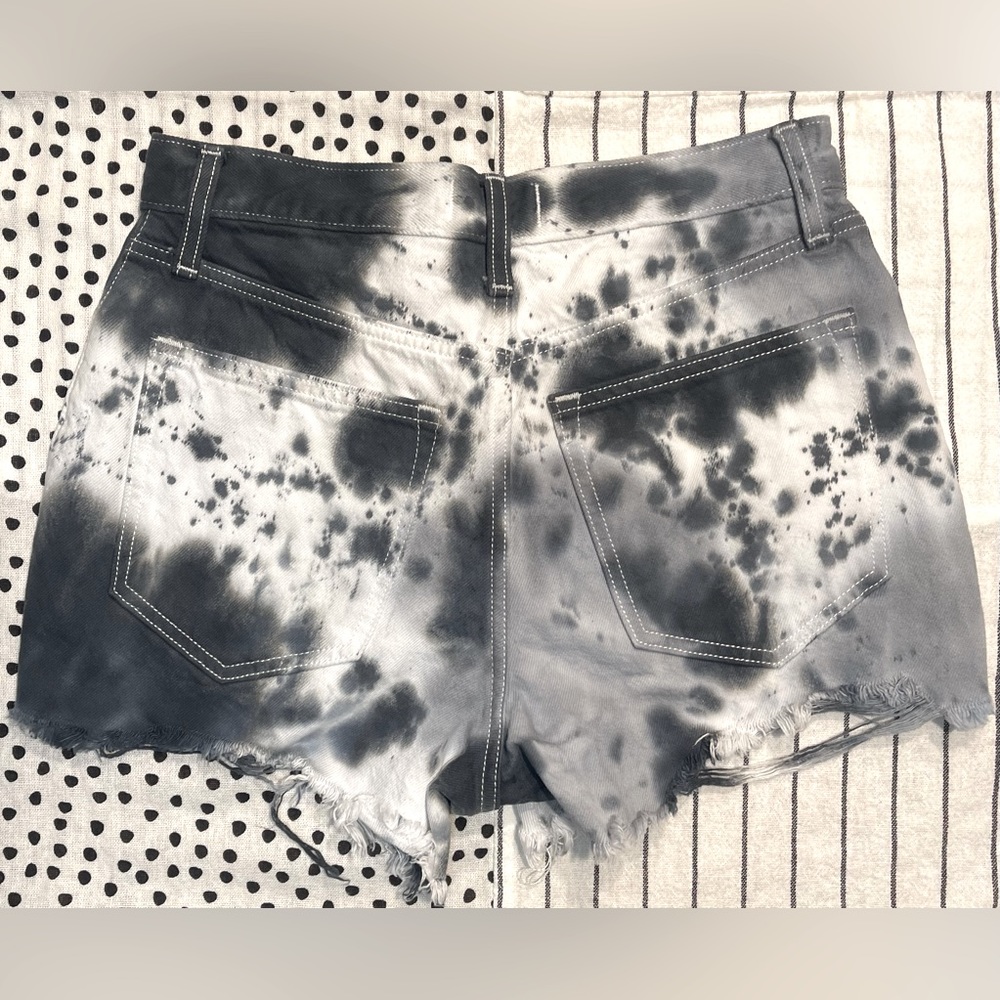 Abercrombie & Fitch GREY BLEACHED ANNIE HIGH RISE SHORT Size 26 / 2 - Picture 2 of 7